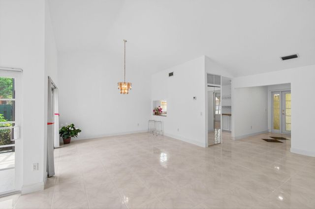 6105 Via Laguna Lane, Boca Raton, FL 33433