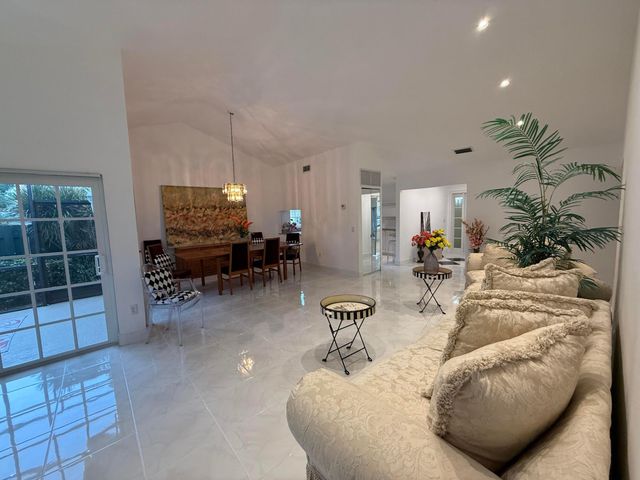6105 Via Laguna Lane, Boca Raton, FL 33433