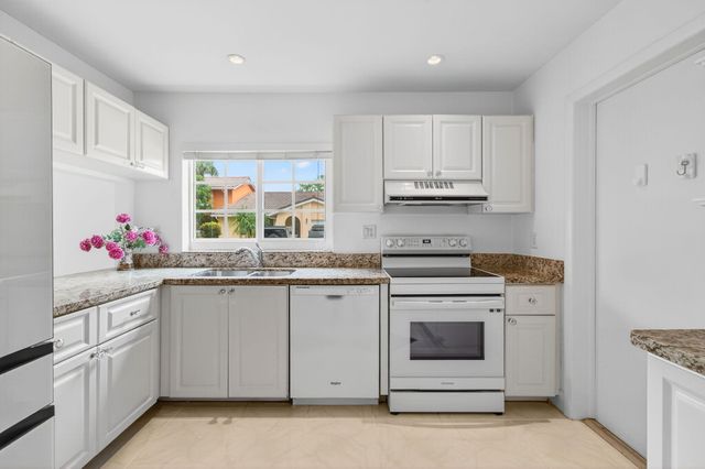 6105 Via Laguna Lane, Boca Raton, FL 33433