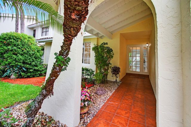 6105 Via Laguna Lane, Boca Raton, FL 33433