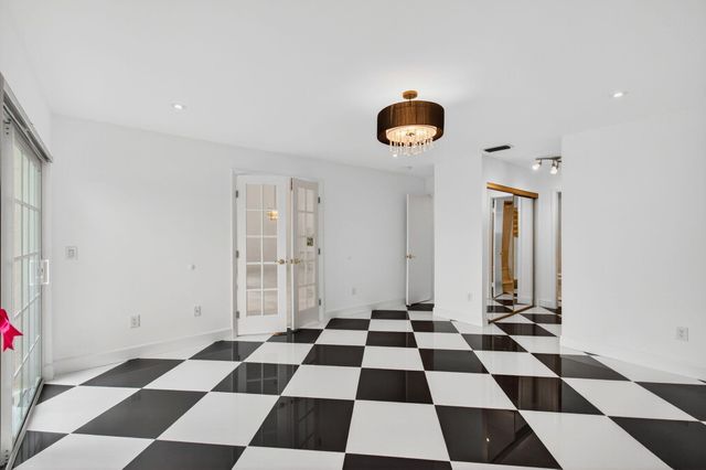 6105 Via Laguna Lane, Boca Raton, FL 33433