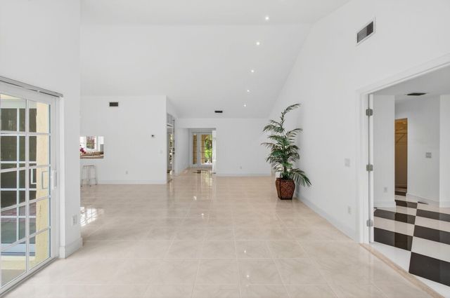 6105 Via Laguna Lane, Boca Raton, FL 33433