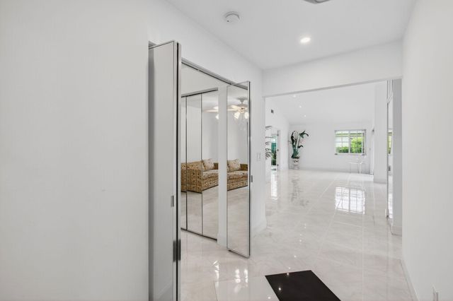 6105 Via Laguna Lane, Boca Raton, FL 33433