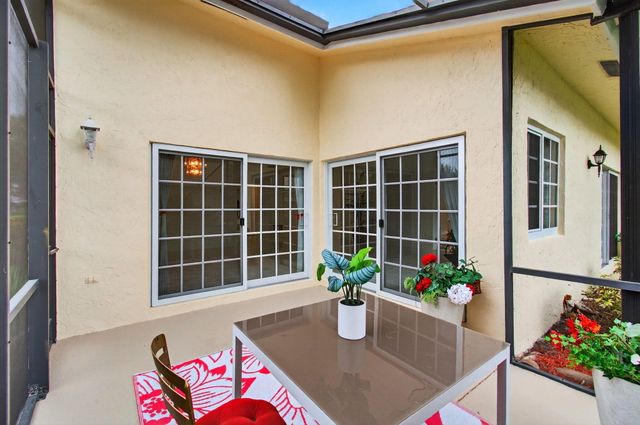 6105 Via Laguna Lane, Boca Raton, FL 33433