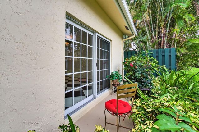 6105 Via Laguna Lane, Boca Raton, FL 33433