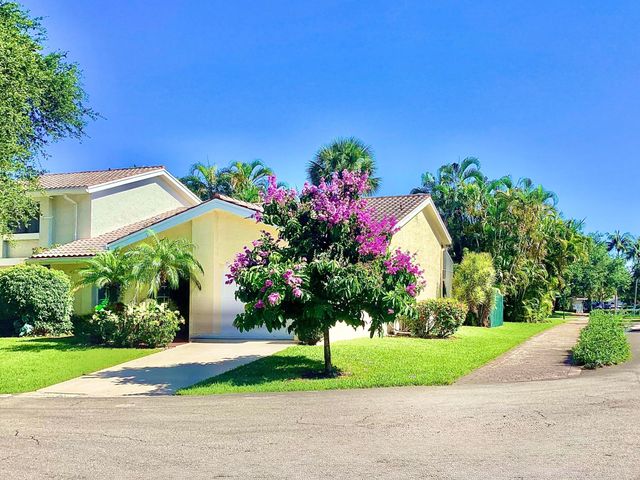 6105 Via Laguna Lane, Boca Raton, FL 33433