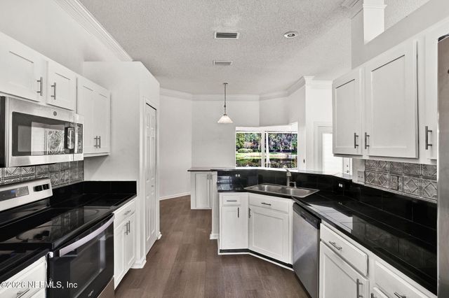 1556 LAKEWAY Drive, Fleming Island, FL 32003