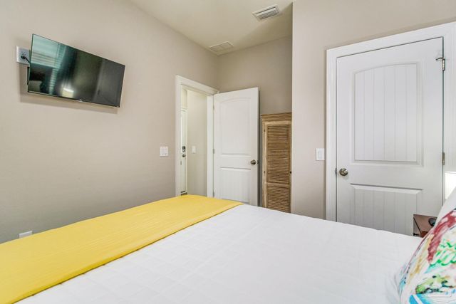 1002 W Main St, Pensacola, FL 32502