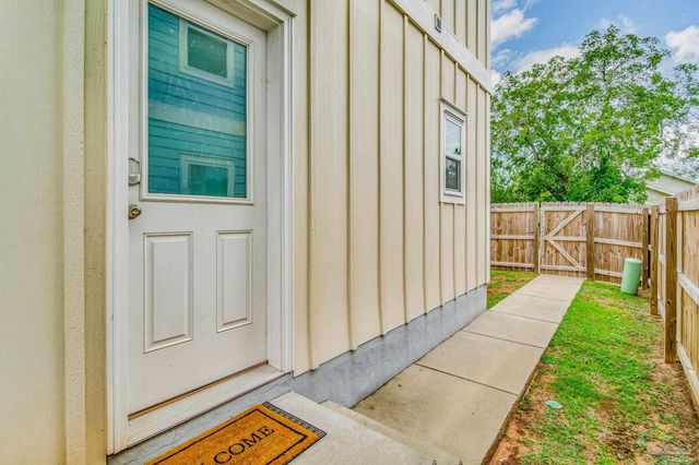 1002 W Main St, Pensacola, FL 32502