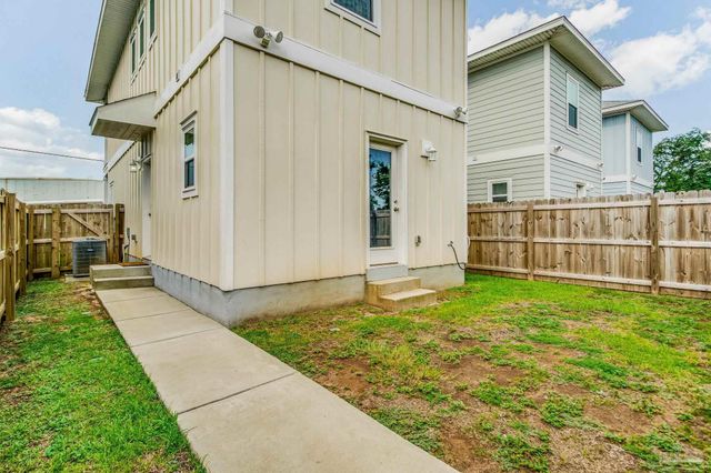 1002 W Main St, Pensacola, FL 32502