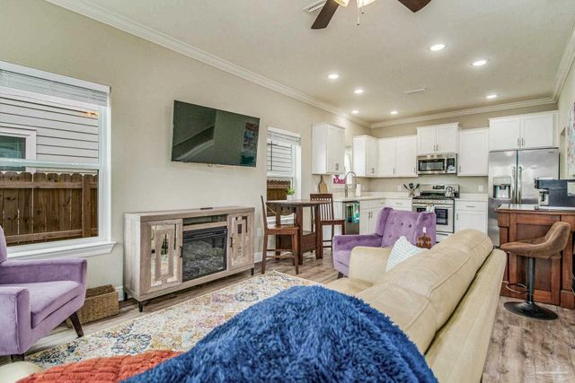 1002 W Main St, Pensacola, FL 32502