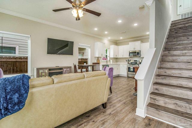 1002 W Main St, Pensacola, FL 32502