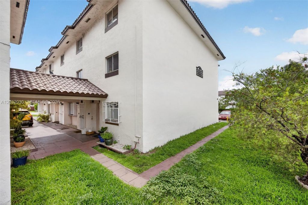800 SW 104th Ct A-103, Miami, FL 33174