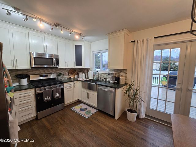 5 Stratton Place, Middletown, NJ 07748