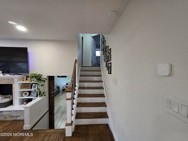 5 Stratton Place, Middletown, NJ 07748