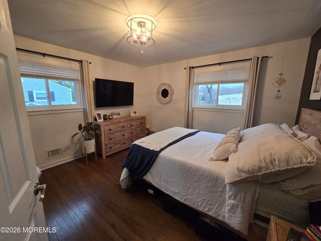 5 Stratton Place, Middletown, NJ 07748