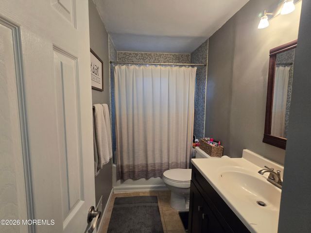 5 Stratton Place, Middletown, NJ 07748