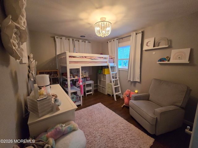 5 Stratton Place, Middletown, NJ 07748