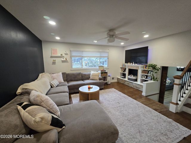 5 Stratton Place, Middletown, NJ 07748