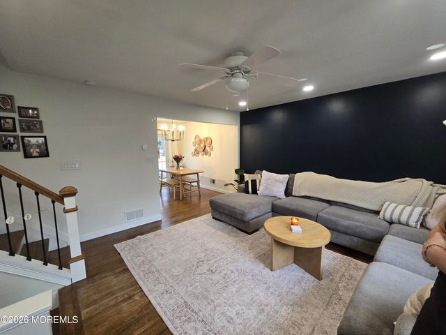 5 Stratton Place, Middletown, NJ 07748