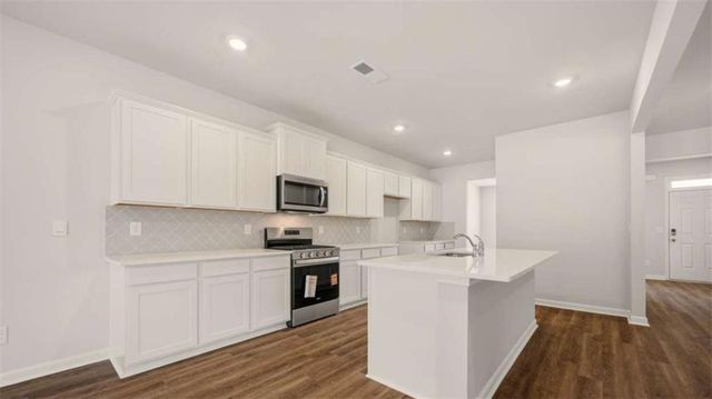 33 Weymouth Drive, Locust Grove, GA 30248