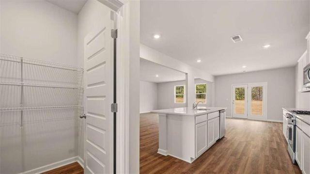 33 Weymouth Drive, Locust Grove, GA 30248