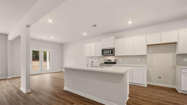 33 Weymouth Drive, Locust Grove, GA 30248