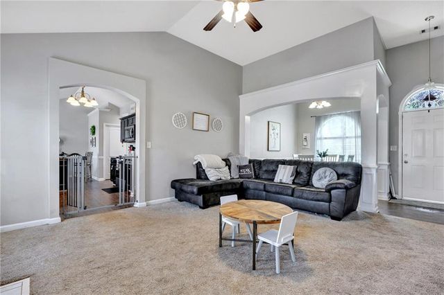 10 PINE SHADOW Circle, Covington, GA 30016