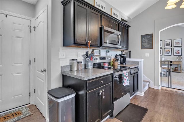 10 PINE SHADOW Circle, Covington, GA 30016