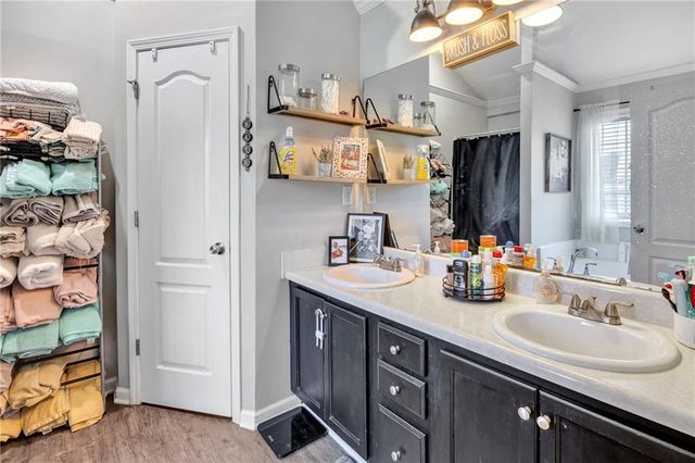 10 PINE SHADOW Circle, Covington, GA 30016