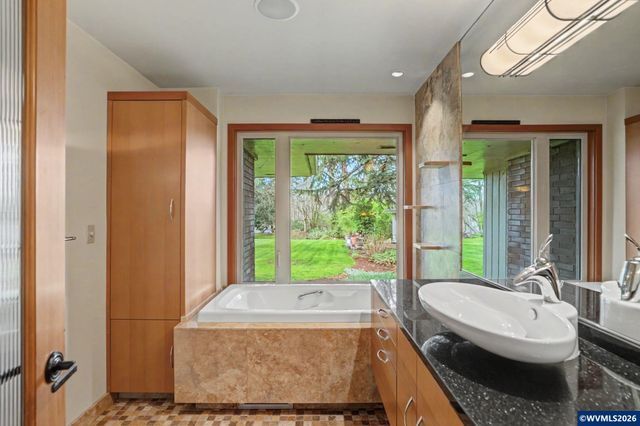 3715 Rivercrest Dr N, Keizer, OR 97303