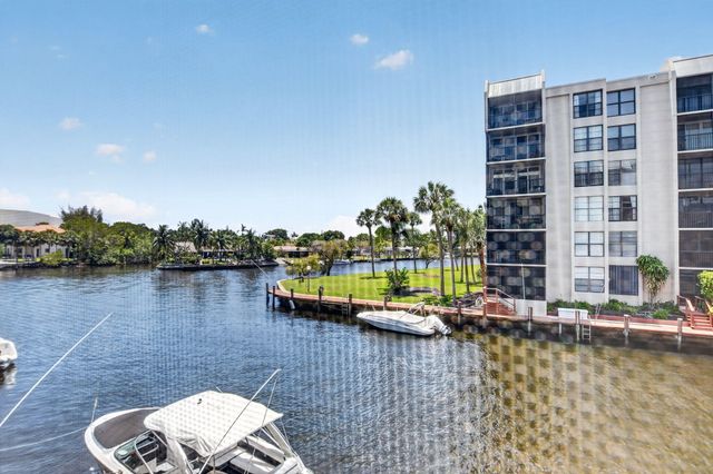 8 Royal Palm Way 203, Boca Raton, FL 33432