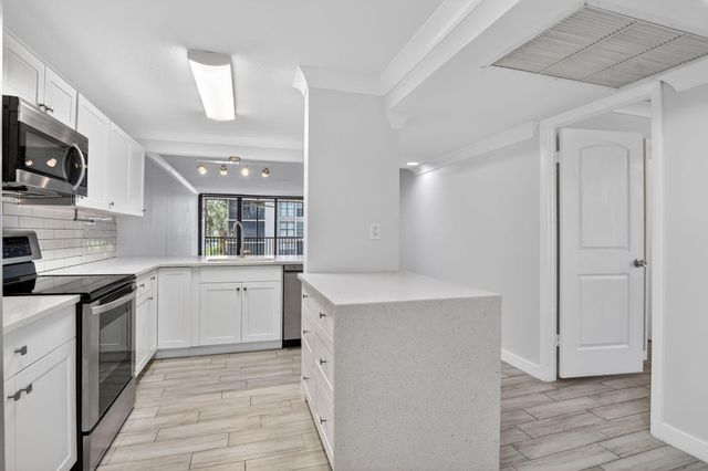 8 Royal Palm Way 203, Boca Raton, FL 33432