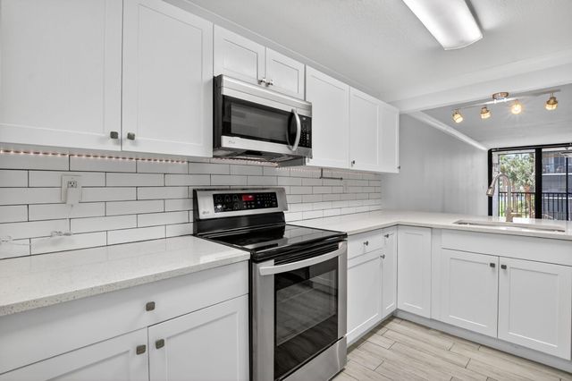 8 Royal Palm Way 203, Boca Raton, FL 33432
