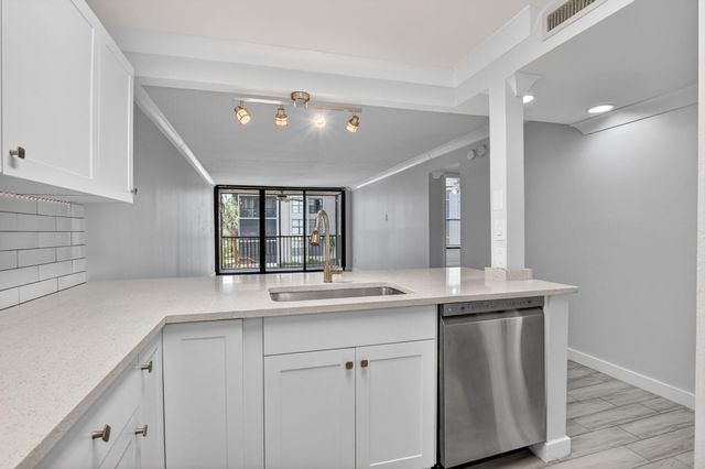 8 Royal Palm Way 203, Boca Raton, FL 33432