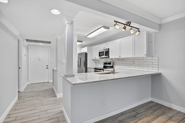 8 Royal Palm Way 203, Boca Raton, FL 33432