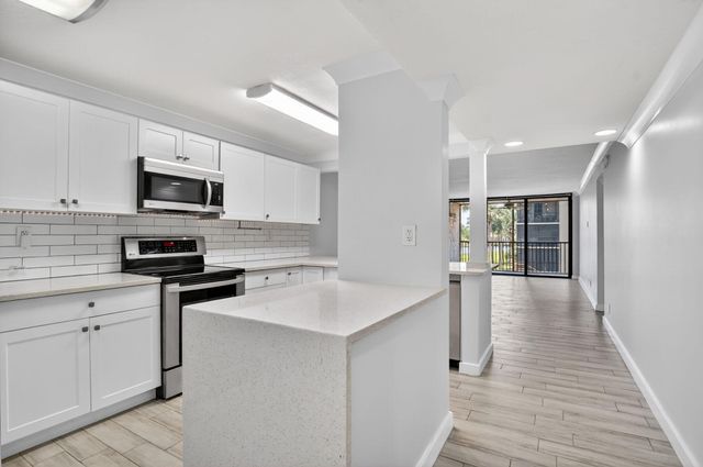8 Royal Palm Way 203, Boca Raton, FL 33432