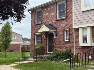 20016 Great Oaks Circle North Street, Clinton Twp, MI 48038