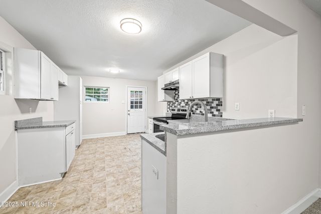 606 JACKSON Avenue N, Jacksonville, FL 32220