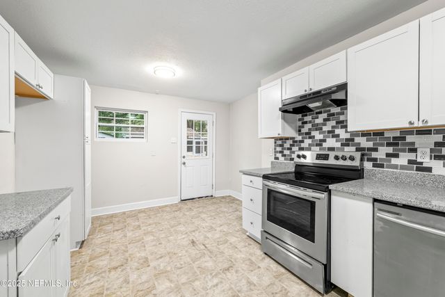 606 JACKSON Avenue N, Jacksonville, FL 32220