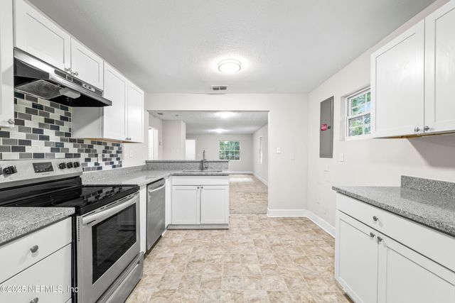 606 JACKSON Avenue N, Jacksonville, FL 32220