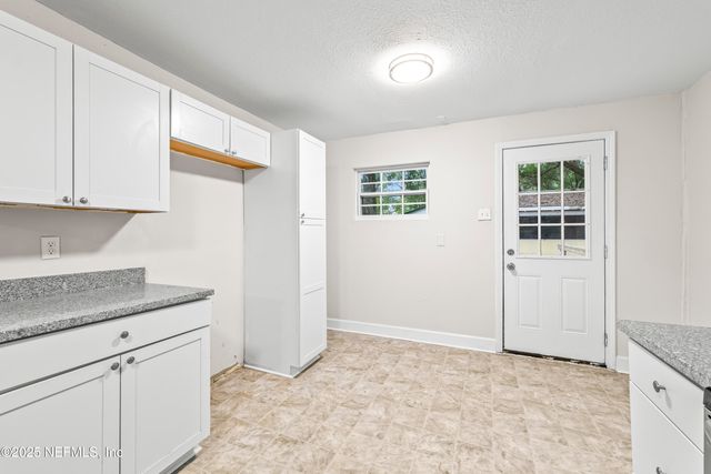 606 JACKSON Avenue N, Jacksonville, FL 32220