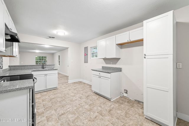 606 JACKSON Avenue N, Jacksonville, FL 32220