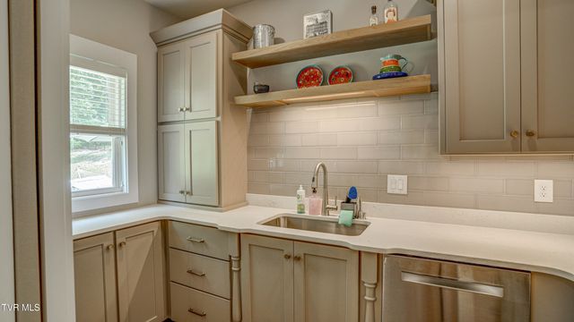 5700 Hester Court, Piney Flats, TN 37686