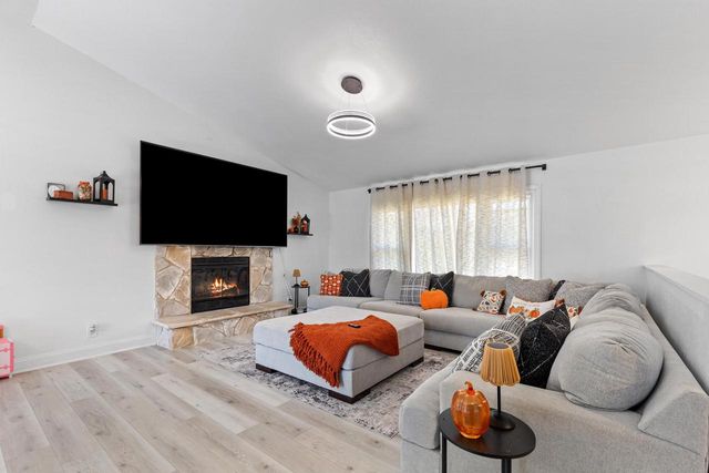 1096 E Libby COURT, Oak Creek, WI 53154