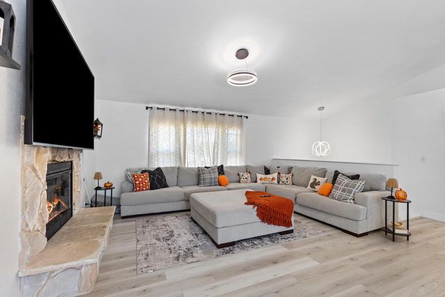 1096 E Libby COURT, Oak Creek, WI 53154