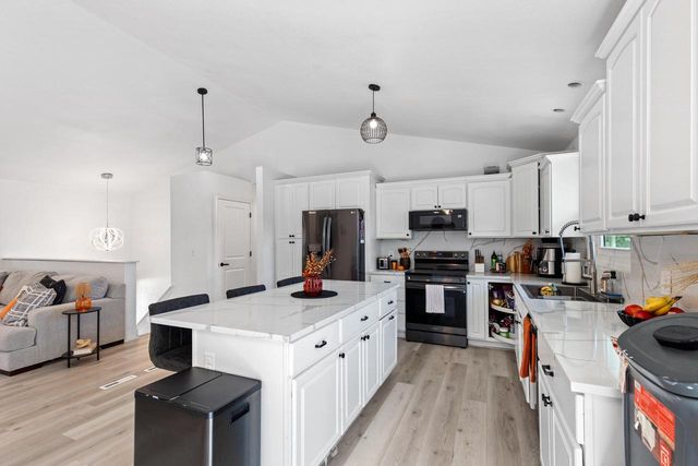 1096 E Libby COURT, Oak Creek, WI 53154