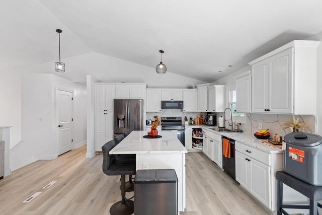 1096 E Libby COURT, Oak Creek, WI 53154