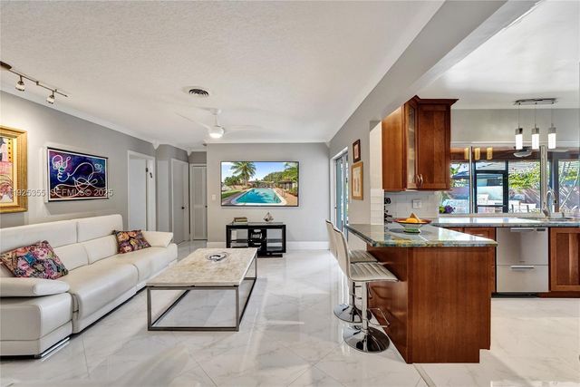 4060 NE 26th Ave, Lighthouse Point, FL 33064