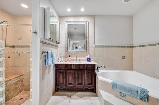 4060 NE 26th Ave, Lighthouse Point, FL 33064